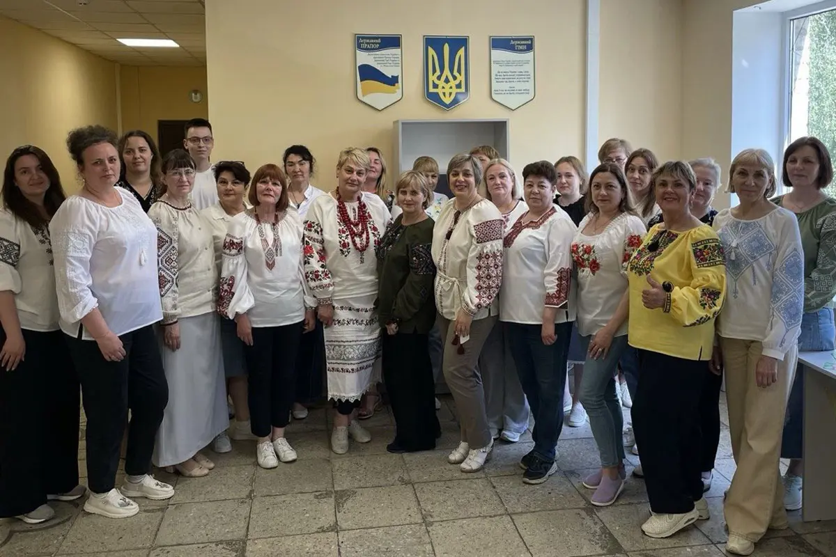 Броварське відділення контакт-центру На фото працівники Броварського відділення контакт-центру, одягнені в вишиванки