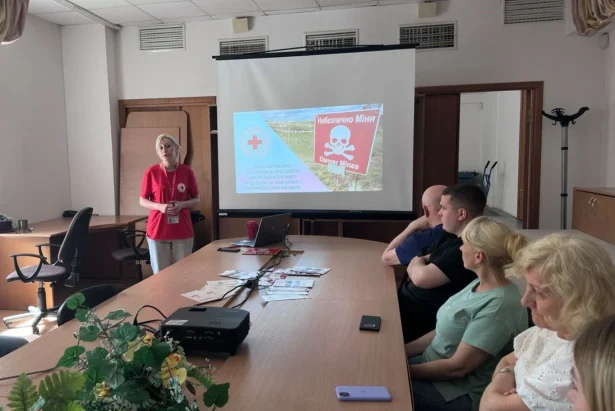 Тренінг для працівників ТОВ ІЦПО ПФУ за участю фахівців Товариства Червоного Хреста України, на об'єкті у м. Києві.