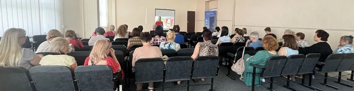 На фото, тренінг для працівників ТОВ ІЦПО ПФУ за участю фахівців Товариства Червоного Хреста України.